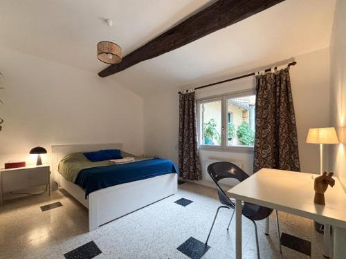 Chambre en centre ville avec jacuzzi in Faubourg