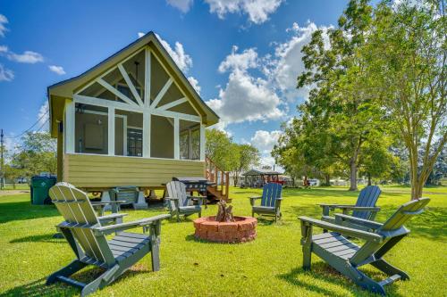 Cozy Couple’s Retreat w/ Porch on Bayou Teche!