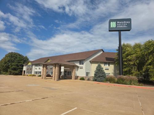 Super 8 by Wyndham Le Claire/Quad Cities - image 13