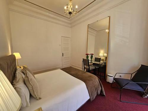 Av. Praia da Vitória 6