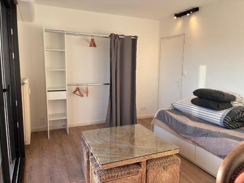 chambre avec salle de bain, cuisine, balcon, clim et parking privé ,bordeaux centre Nansouty, Бордо (фото 2)