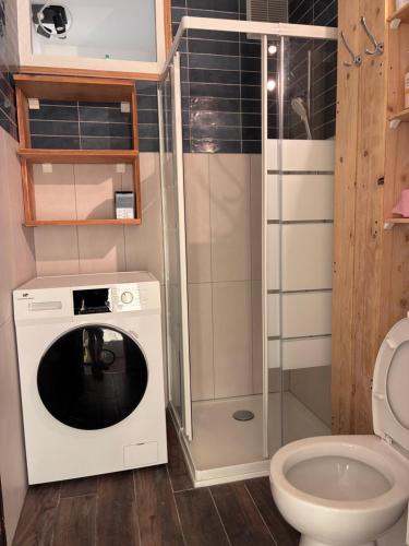 chambre avec salle de bain, cuisine, balcon, clim et parking privé ,bordeaux centre Nansouty, Бордо (фото 4)