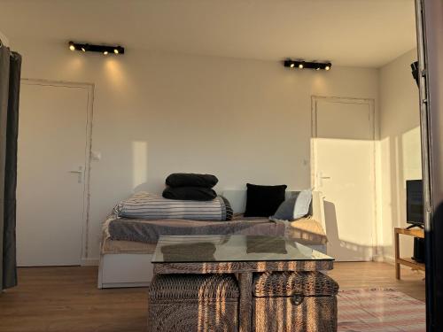 chambre avec salle de bain, cuisine, balcon, clim et parking privé ,bordeaux centre Nansouty, Бордо (фото 7)