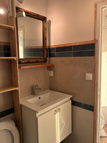 chambre avec salle de bain, cuisine, balcon, clim et parking privé ,bordeaux centre Nansouty, Бордо (фото 9)