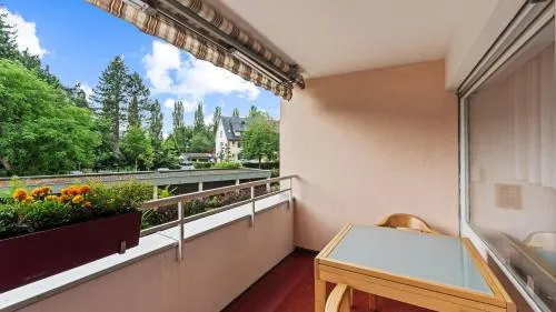 Seenest 'Paradies' mit Parkplatz in Konstanz, Deutschland