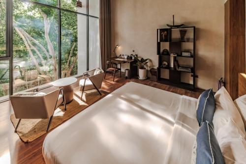 room detail thumbnail 0