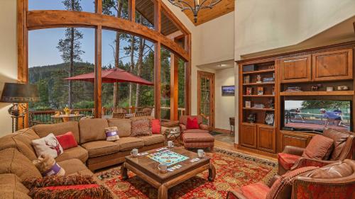 Cypress Mountain Chalet in Baldy Mountain