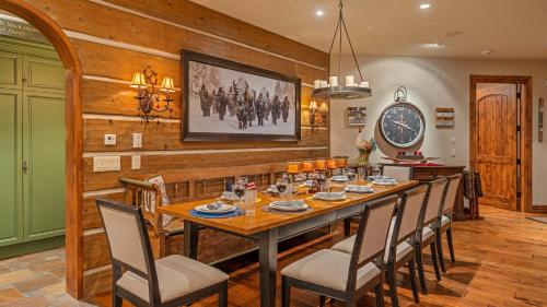 Cypress Mountain Chalet in Baldy Mountain