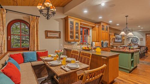 Cypress Mountain Chalet in Baldy Mountain