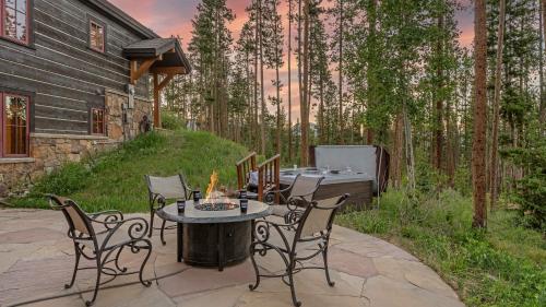 Cypress Mountain Chalet in Baldy Mountain