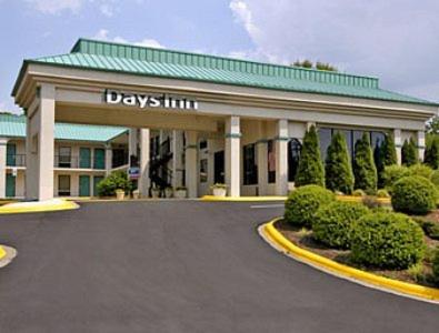 Days Inn by Wyndham Hendersonville