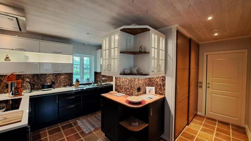 Beautiful and cosy house near the lake in Olofstrom