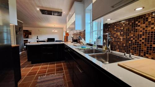 Beautiful and cosy house near the lake in Olofstrom