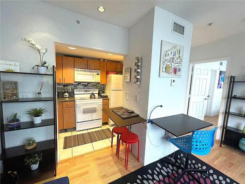 1 bed apt. A BLOCK FROM THE BEACH in Miami Beach, USA