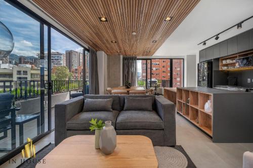 Morph 1002 - Luxe apt in Poblado/AC/BBQ, El Poblado