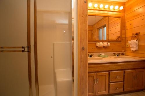 Mirror Pond bungalow - image 14
