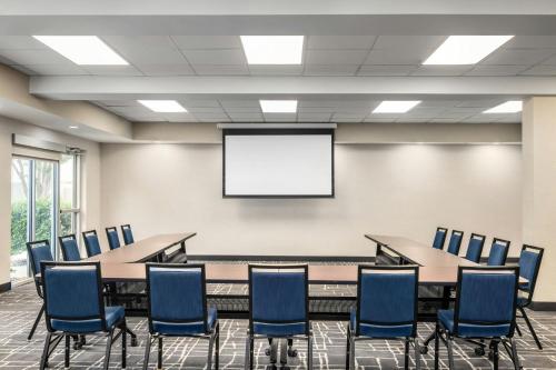 TownePlace Suites by Marriott Charlotte LoSo Airport - 회의실/연회장