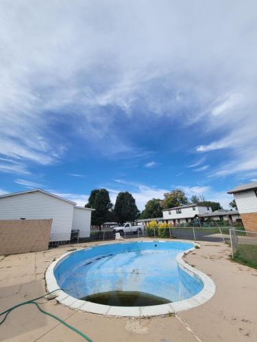The Daniels Motel - image 10