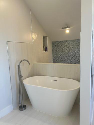 浴室, Salt House , Green Turtle Cay Bahamas in 綠龜島