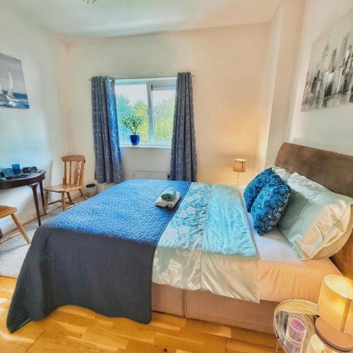 The Blue Haven - Calm and Cozy Stay in Mallow Road