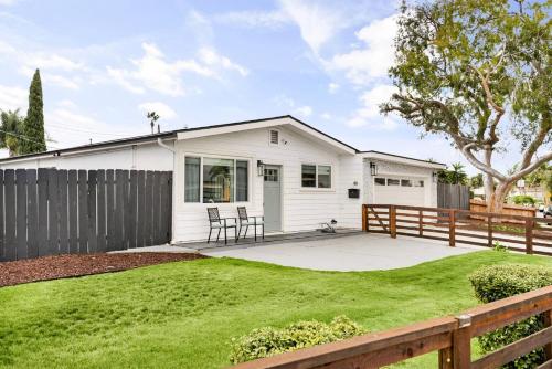 Sunny Coastal Escape Large 3br Home Sleeps 8 in North Clairemont