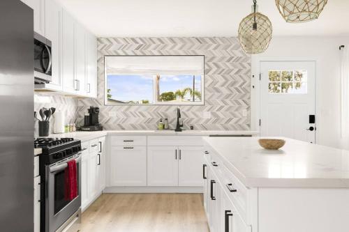 Sunny Coastal Escape Large 3br Home Sleeps 8 in North Clairemont