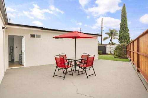 Sunny Coastal Escape Large 3br Home Sleeps 8 in North Clairemont