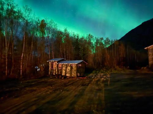 Tiny Home at Bear Mountain -Only 25 Min from Anchorage, Great Central location-Cute & Comfortable, Anchorage (foto 3)