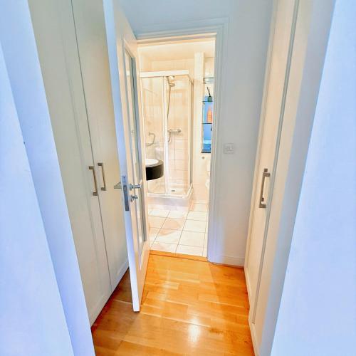 The Blue Haven - Calm and Cozy Stay in Mallow Road
