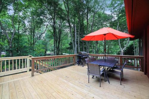 Gloria's Hot Tub Game Room Fire Pit in Blakeslee 