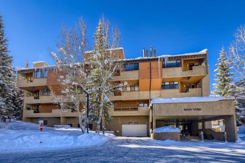 Ten Mile Circle Apartment 291