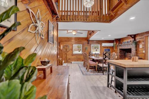 Cabin in Long Pond Gameroom Pool Table in Tobyhanna Township (PA)