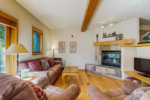 Twin Elk Lodge