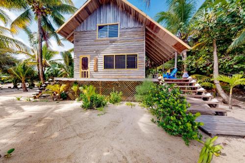 Ara Macao Beach House at Ocean’s Edge -Gold Standard Certified in Maya Beach