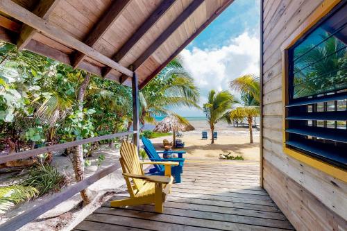 Ara Macao Beach House at Ocean’s Edge -Gold Standard Certified in Maya Beach