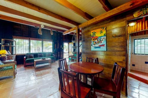 Ara Macao Beach House at Ocean’s Edge -Gold Standard Certified in Maya Beach