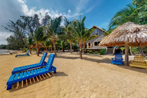 Ara Macao Beach House at Ocean’s Edge -Gold Standard Certified in Maya Beach