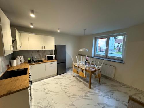 Seadmed, Apartment w domu pod orzechem in Gogolin