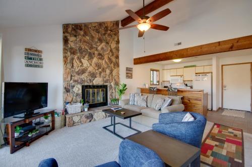 Pool & Lake Access! 3rd-Floor Osage Beach Retreat, Osage Beach (zdjęcie 4)