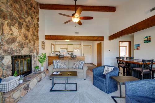 Pool & Lake Access! 3rd-Floor Osage Beach Retreat, Osage Beach (zdjęcie 5)