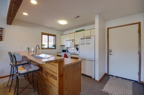 Pool & Lake Access! 3rd-Floor Osage Beach Retreat, Osage Beach (zdjęcie 9)