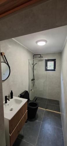 The Nest on the Hill in Marisel