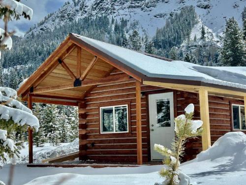 . Pilot Peak Cabin