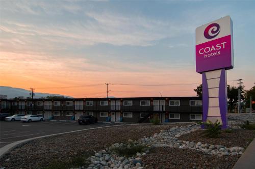 Exterior view, Coast Penticton Hotel in Penticton (BC)