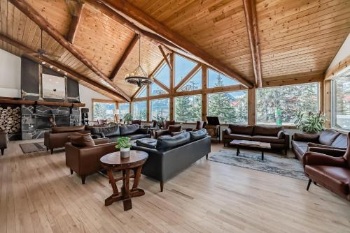 Lobby, Canmore Rocky Mountain Inn in Canmore (AB)