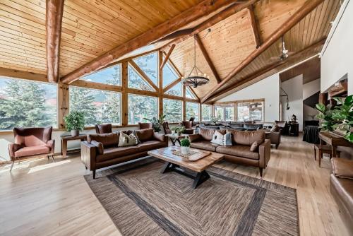 大堂, 坎莫爾洛磯山旅館 (Canmore Rocky Mountain Inn) in 坎莫爾 (AB)