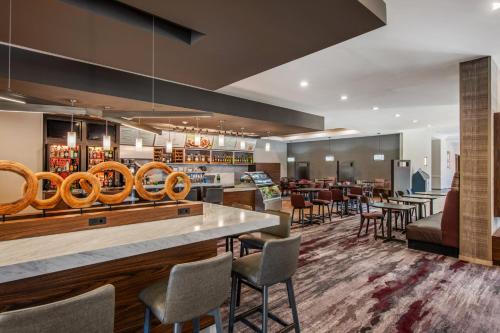 Holiday Inn Oxnard North - 바/라운지