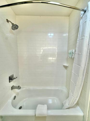 Super 8 by Wyndham Searcy AR - image 9