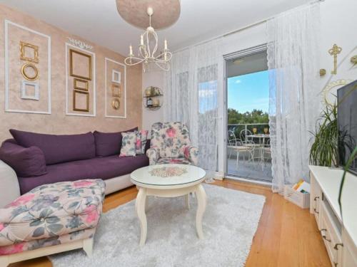 Apartment Hani 2 - Two Bedroom Apartment With Balcony And Sea View - Location saisonnière - Makarska