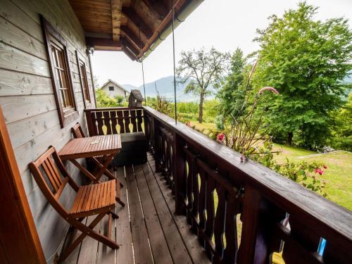 Балкон, Serene Rustic Haven Holiday Home with Sauna - Two Bedroom Holiday Home with Sauna in Podsreda